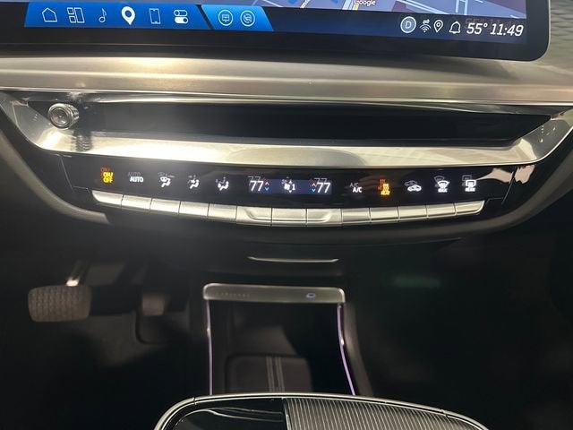 2024 Cadillac LYRIQ Luxury 1