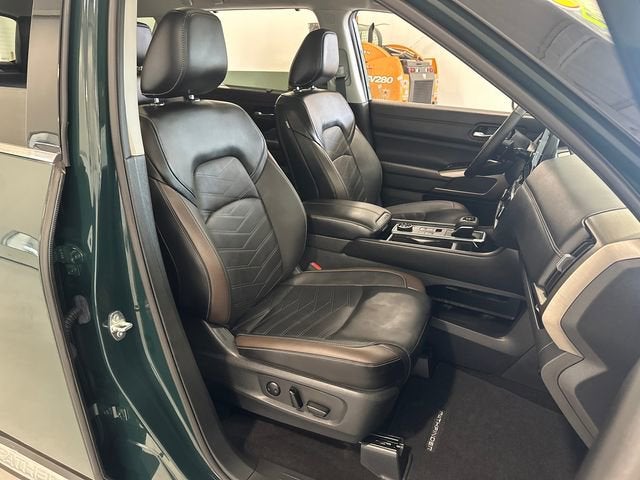 2024 Nissan Pathfinder Platinum 4WD