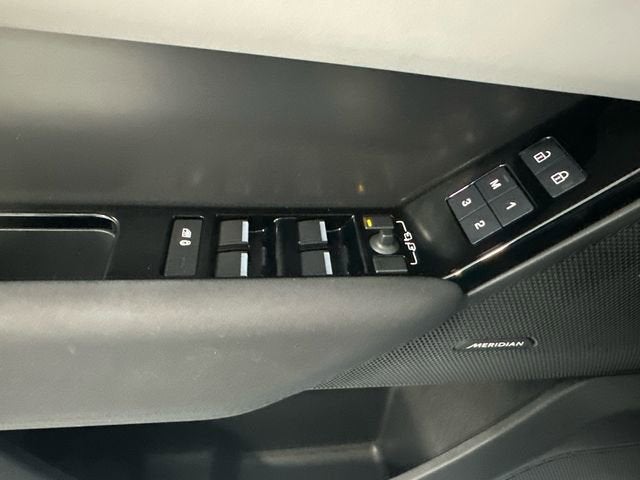 2025 Land Rover Range Rover Velar Dynamic SE